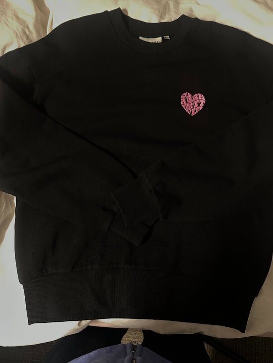 carhartt black sweatshirt new w/o tag